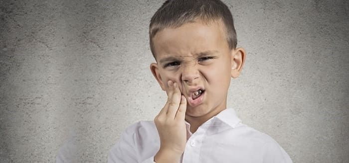 niños les rechinan los dientes - bruxismo infantil - cuidado odontológico infantil